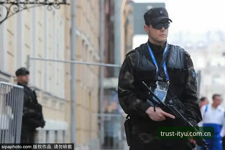 世界杯安保人员配置变化解读教程：从英警员数量缩编看赛事安全管理趋势